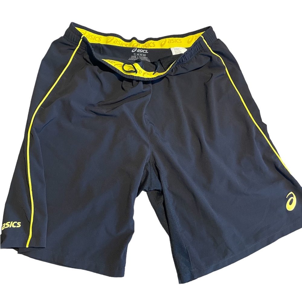 Men’s ✨ASICS 2 IN 1 Athletic Shorts- with built in shorts & side pockets.